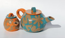 Load image into Gallery viewer, Daisy &#39;n Dingbat Teapot Baby Tangerine &amp; Turquoise
